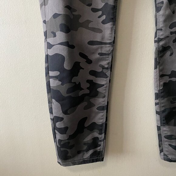 Design Lab Grey Camouflage Print Cotton Blend Skinny Leg Pants - Picture 6 of 12